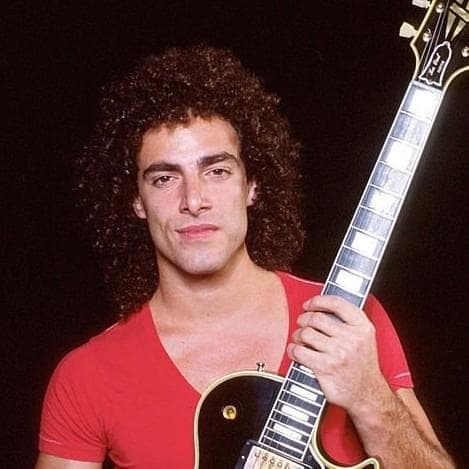 Photo of Neal Schon