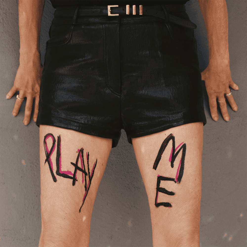 Cover image for PLAY ME