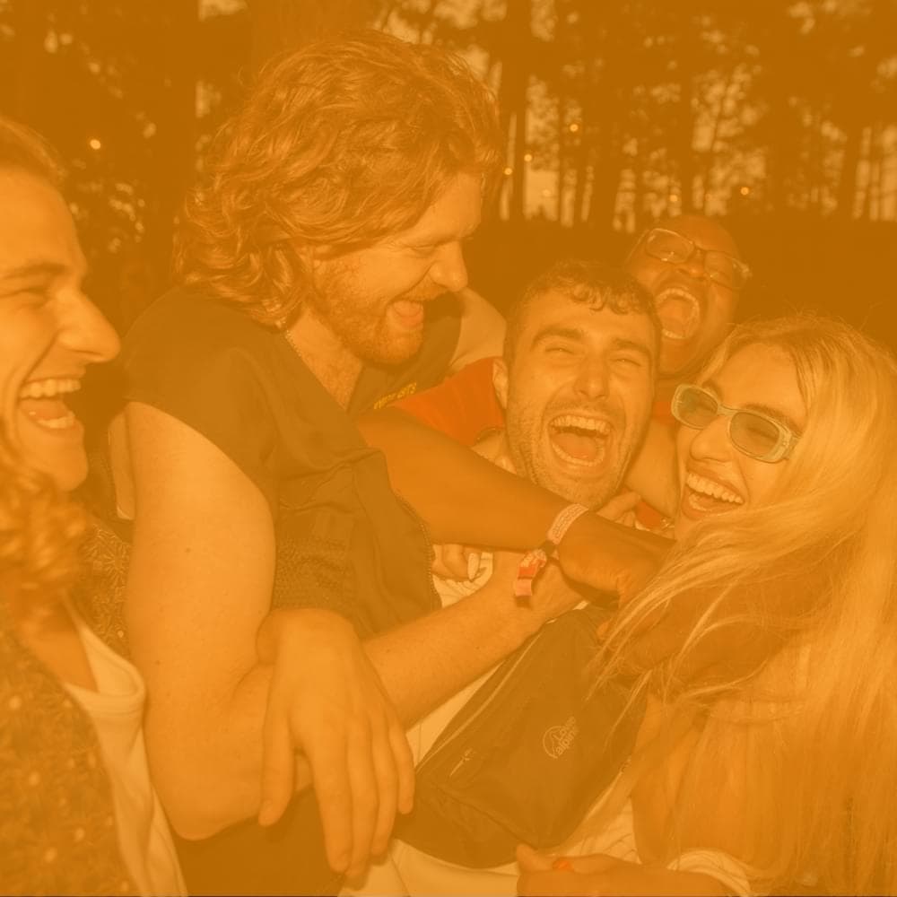 Album cover art for "Billie (loving arms)" by Fred again..