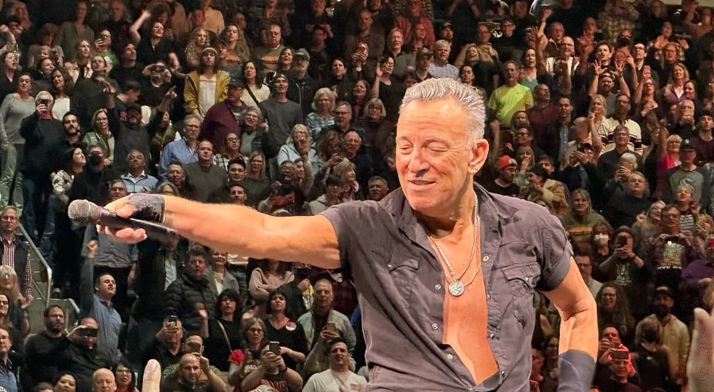 Fire on the Shore: Bruce Springsteen Calls Out "Gestapo Tactics" and Dedicates Anthem to Slain Mom at Surprise NJ Gig