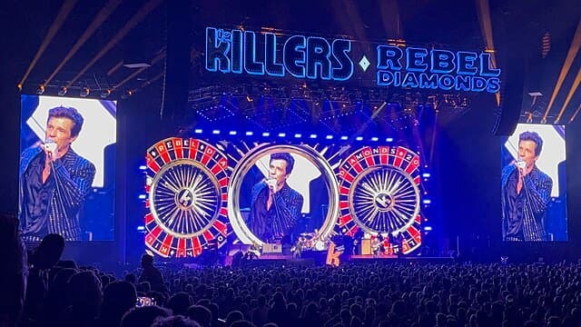 Why 2000s Songs Are Suddenly Dominating Again — The Nostalgia Wave Reshaping American Music Culture