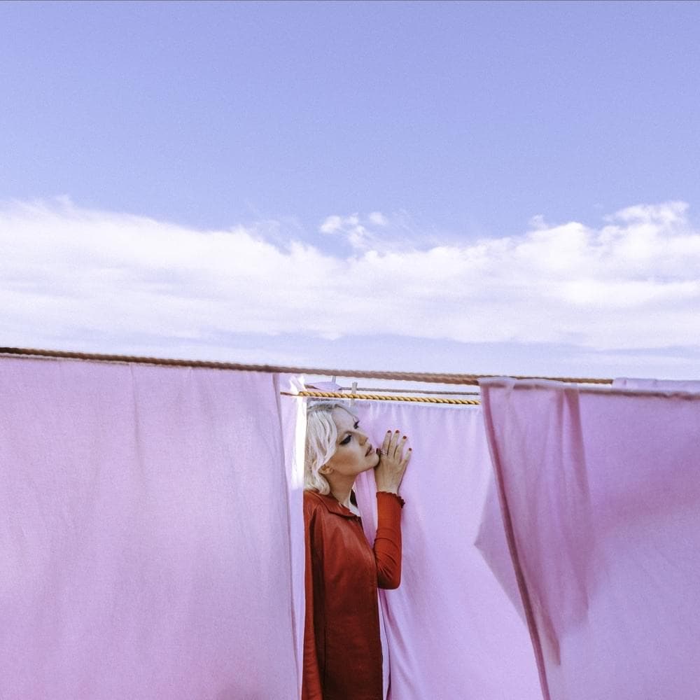 Album cover art for "Menetän sut" by F (FIN) & Hassan Maikal