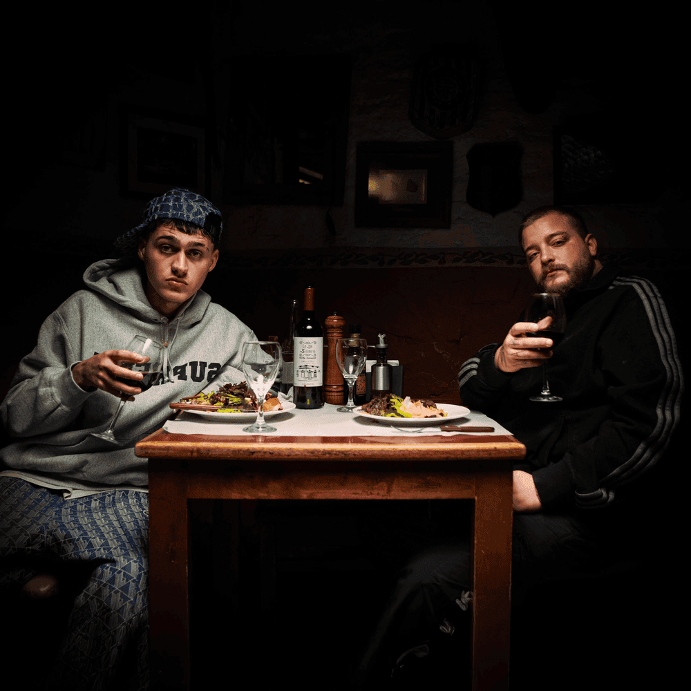 Album cover art for "EN EL BARRIO" by R Flakkkk & Estricto