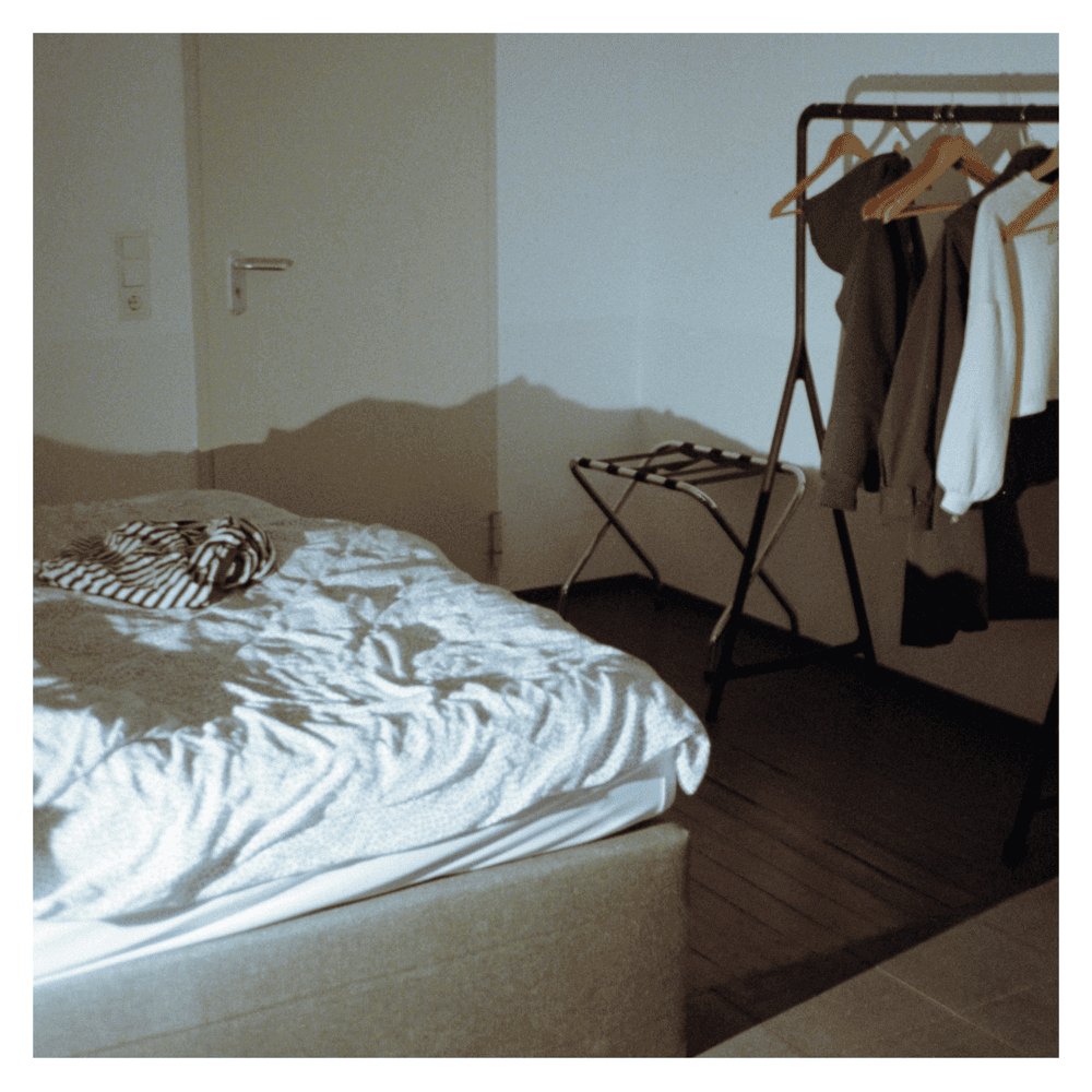 Album cover art for "Bitte bitte" by RAUM27