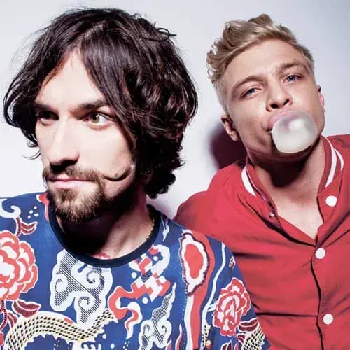 Album cover art for "Я твой наркотик (I'm Your Drug)" by Quest Pistols