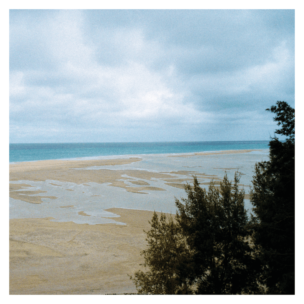 Album cover art for "Meer" by RAUM27