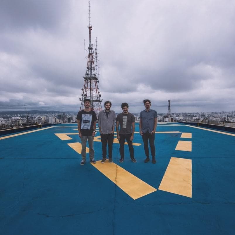 Photo of E A Terra Nunca Me Pareceu Tão Distante