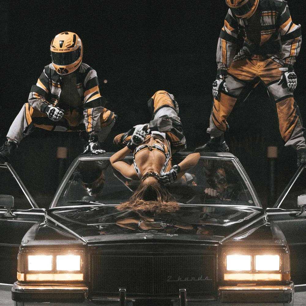 Album cover art for "2 hands" by Tate McRae