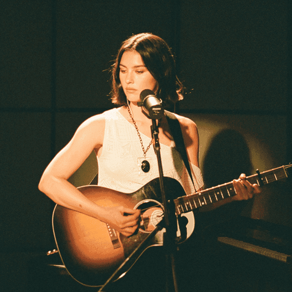 Album cover art for "Free Now (Live From Vevo)" by Gracie Abrams