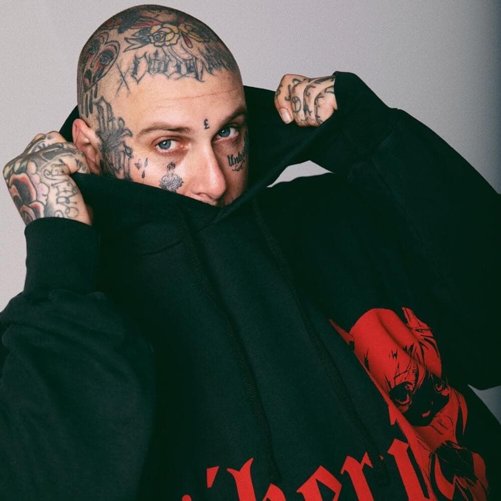 Photo of R I L E Y (R&B)