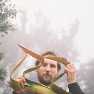 Album cover art for "estendo o dedo parto a mão" by O Príncipe